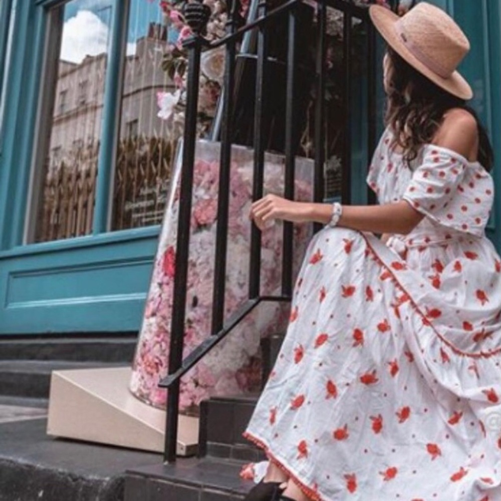 Beautiful off shoulder maxi dress 👗